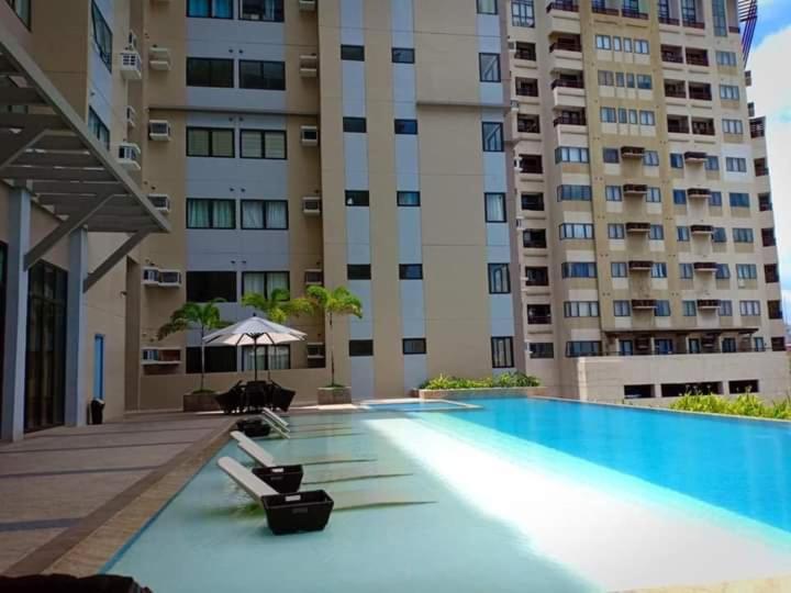Free Wi-fi And Pool Persimmon Apartment Cebu