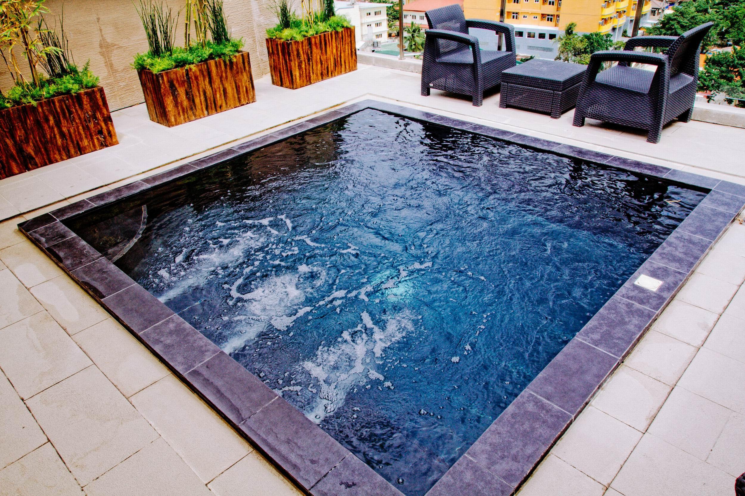 Castle Peak Hotel 3*