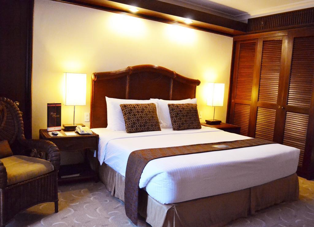 Waterfront Airport And Casino Hotel 4*