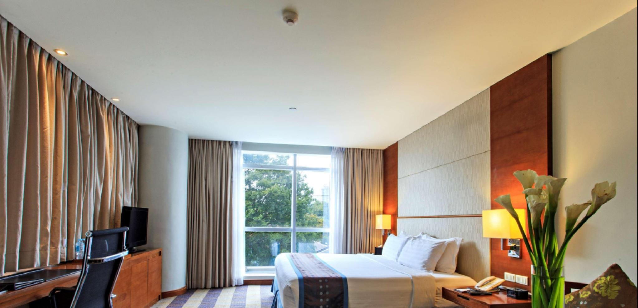 Lex Hotel 4*