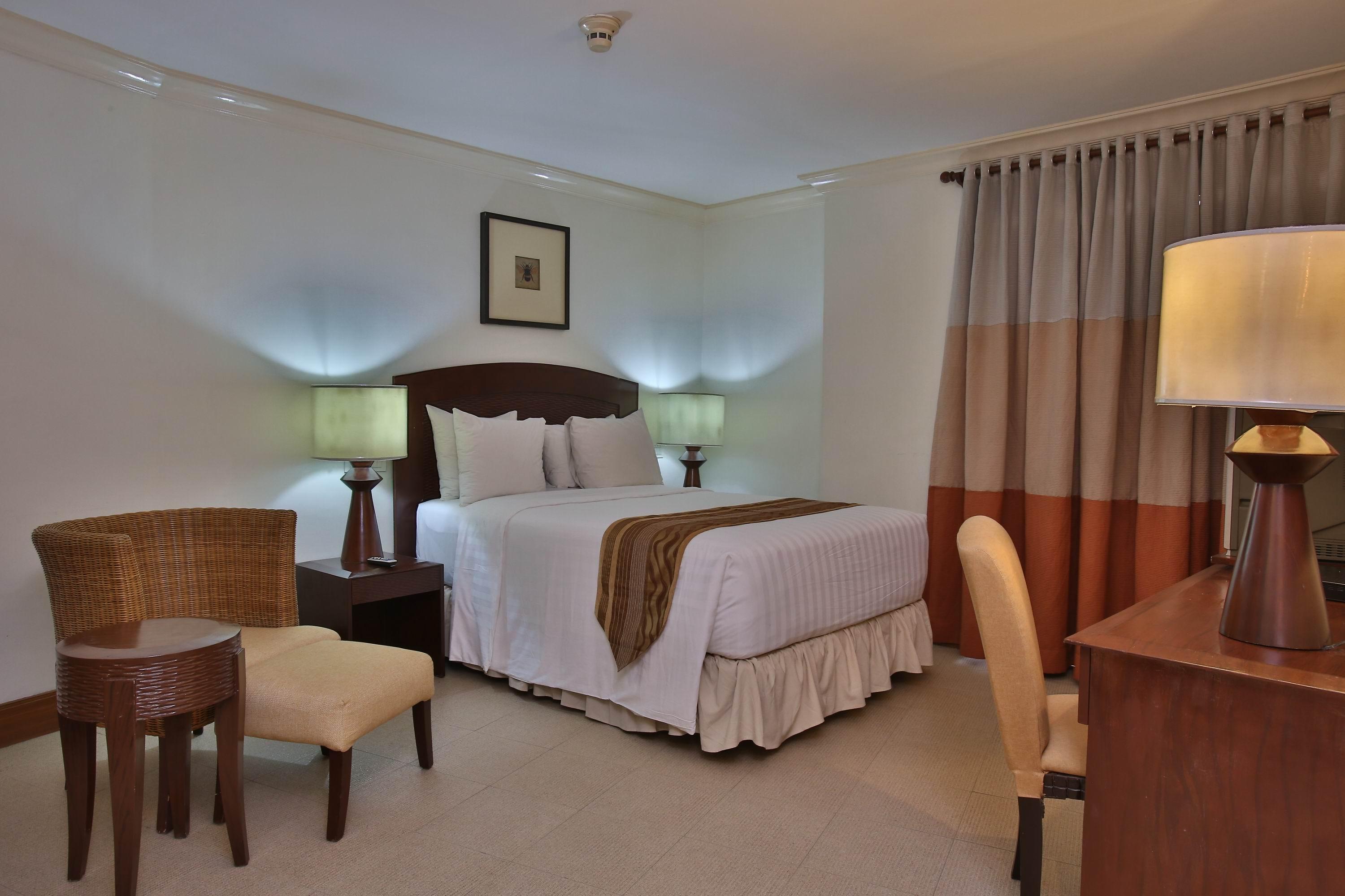 Hotel Crown Regency Mactan 4*