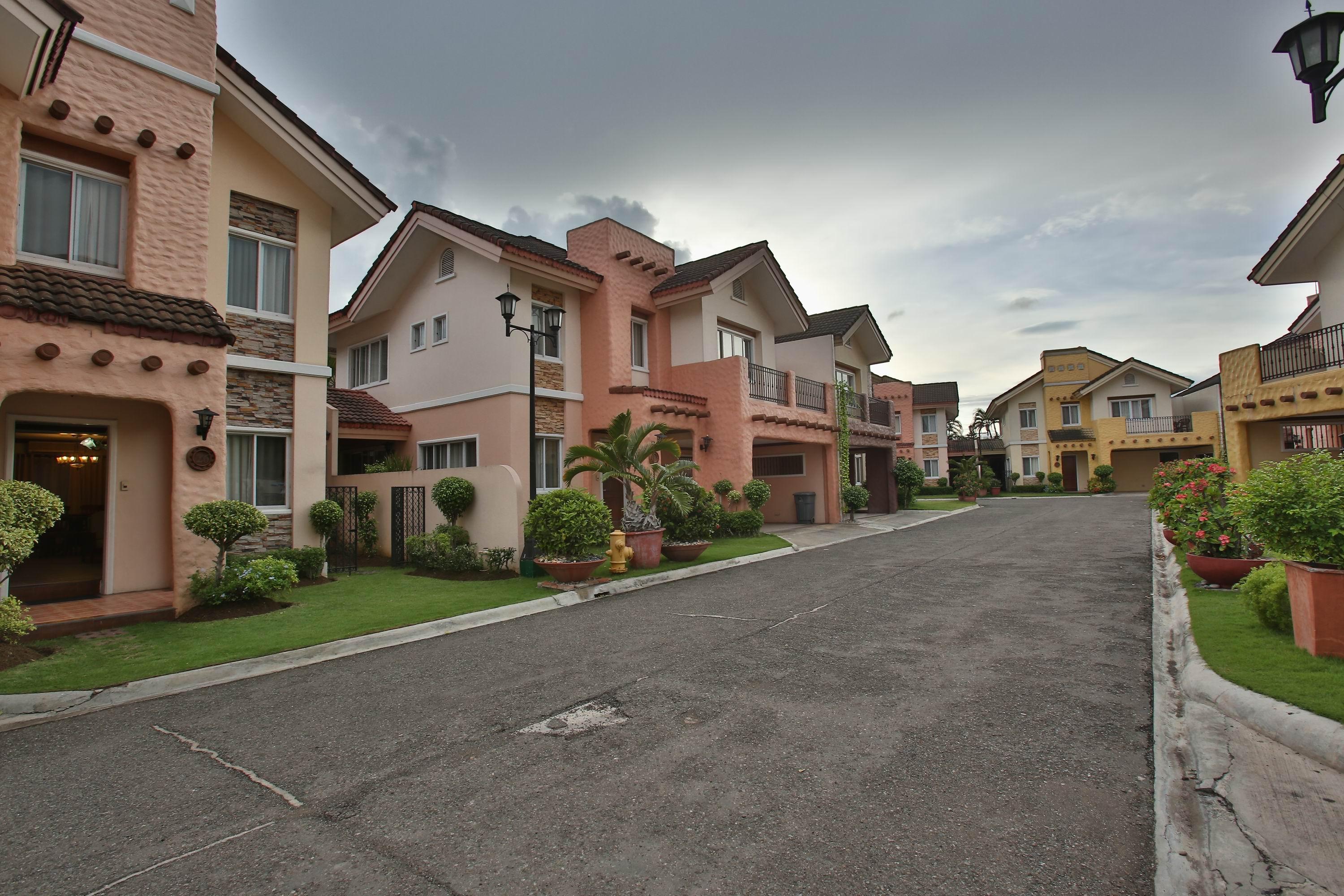 Crown Regency Mactan Hotel