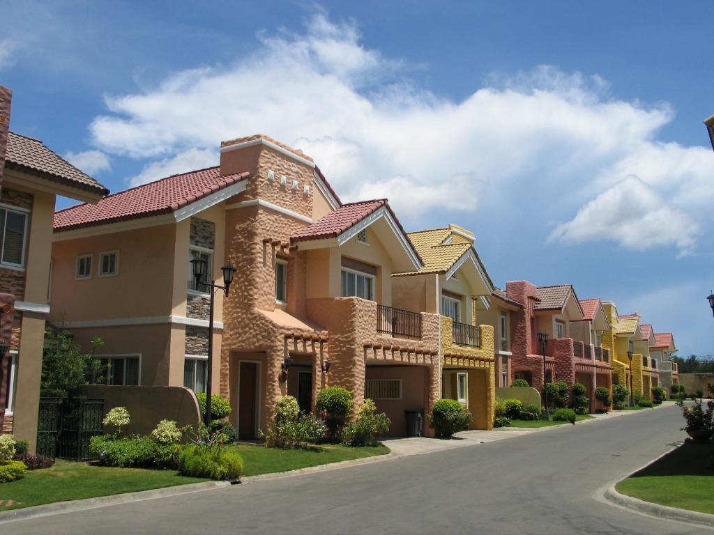 Crown Regency Mactan Hotel 4*