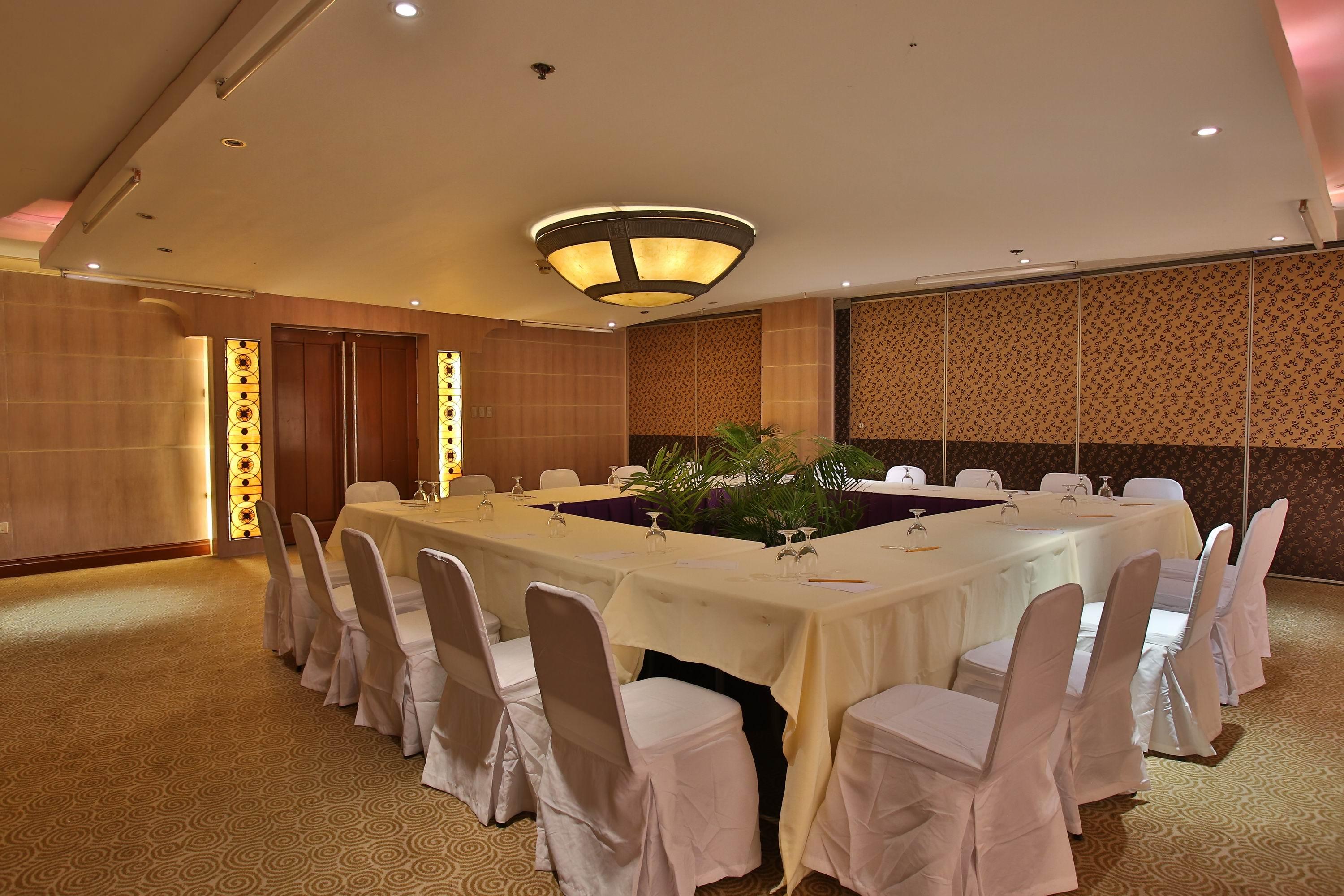 Crown Regency Mactan 4*