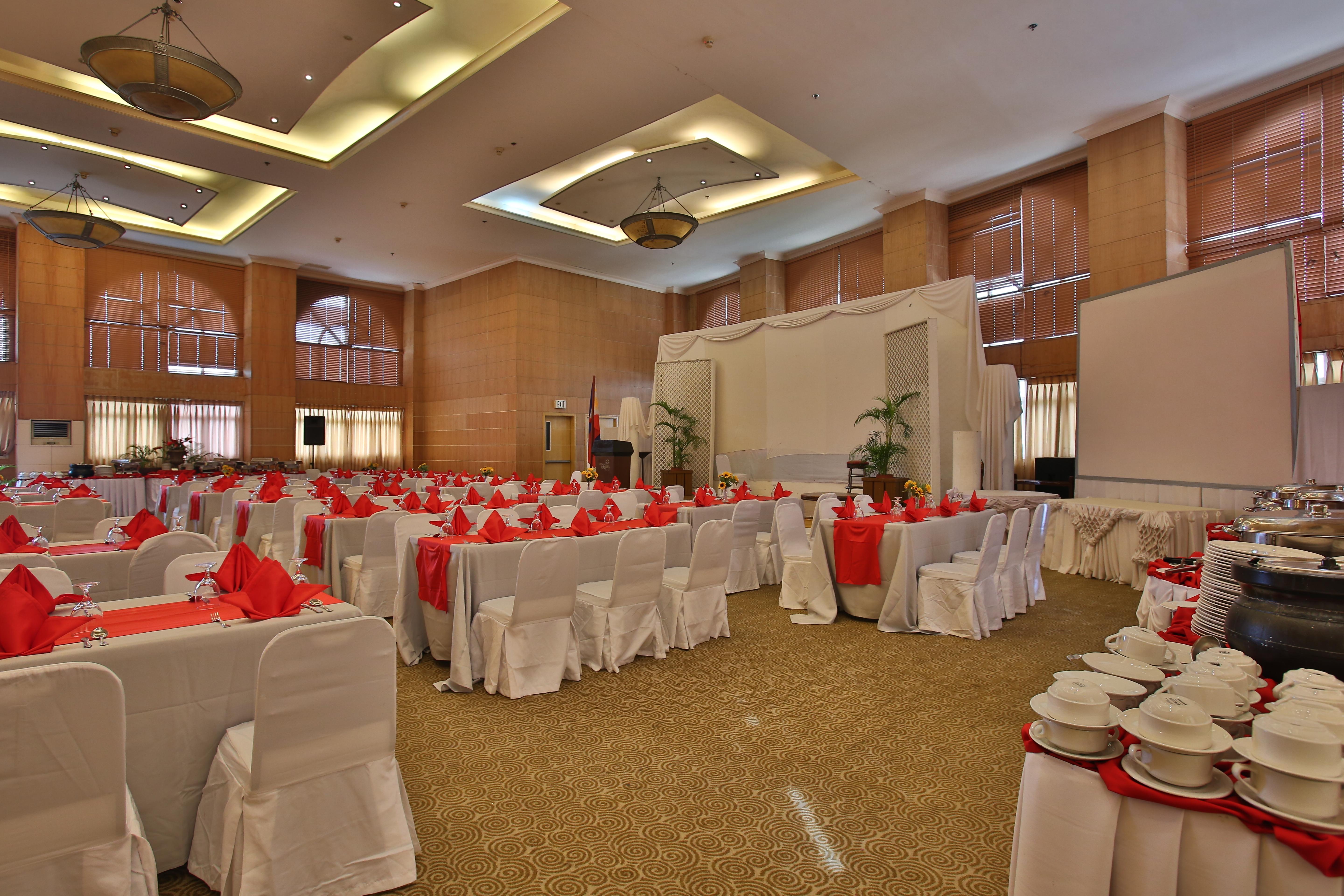 Crown Regency Mactan Hotel 4*