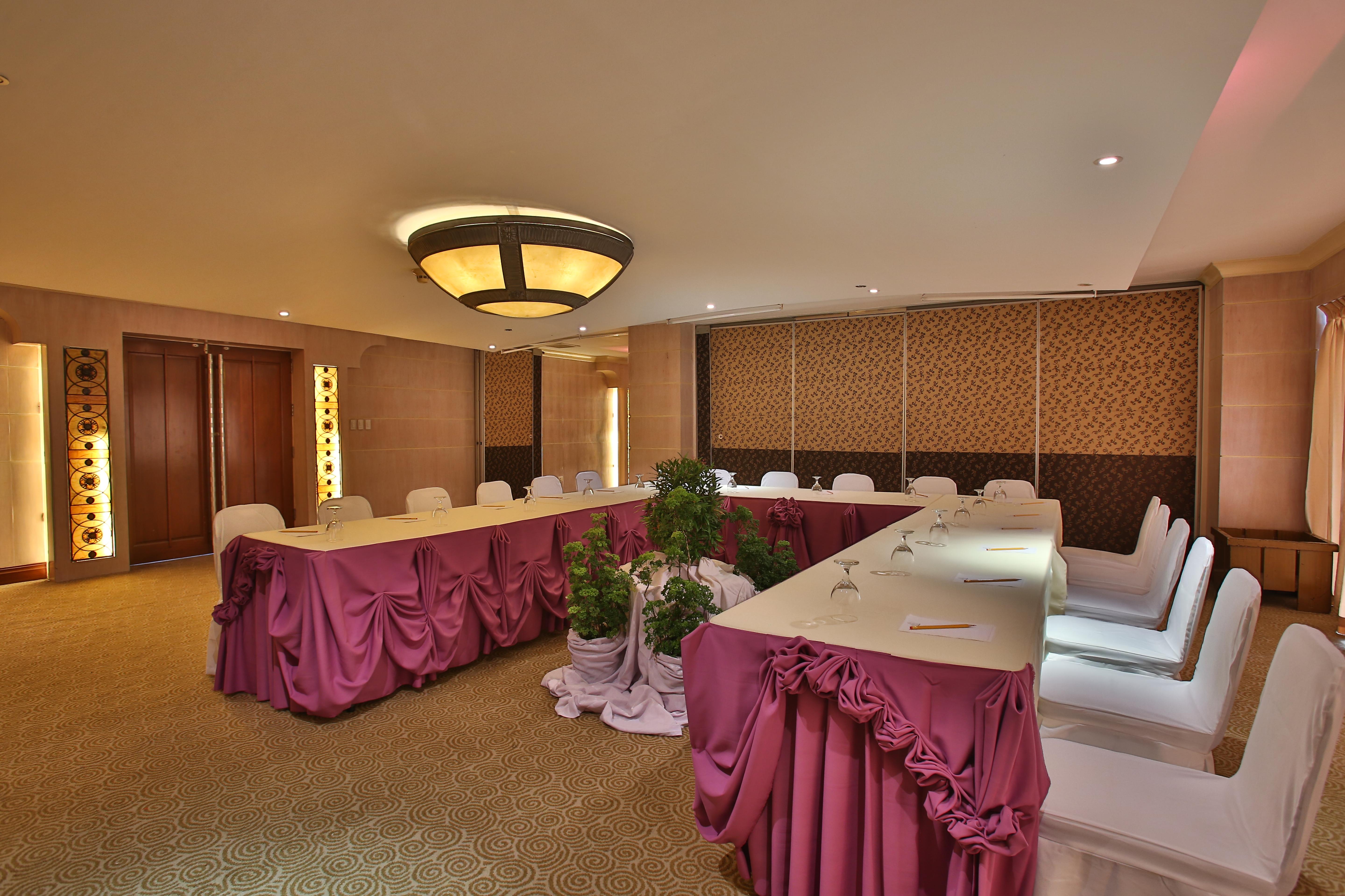 Hotel Crown Regency Mactan 4*