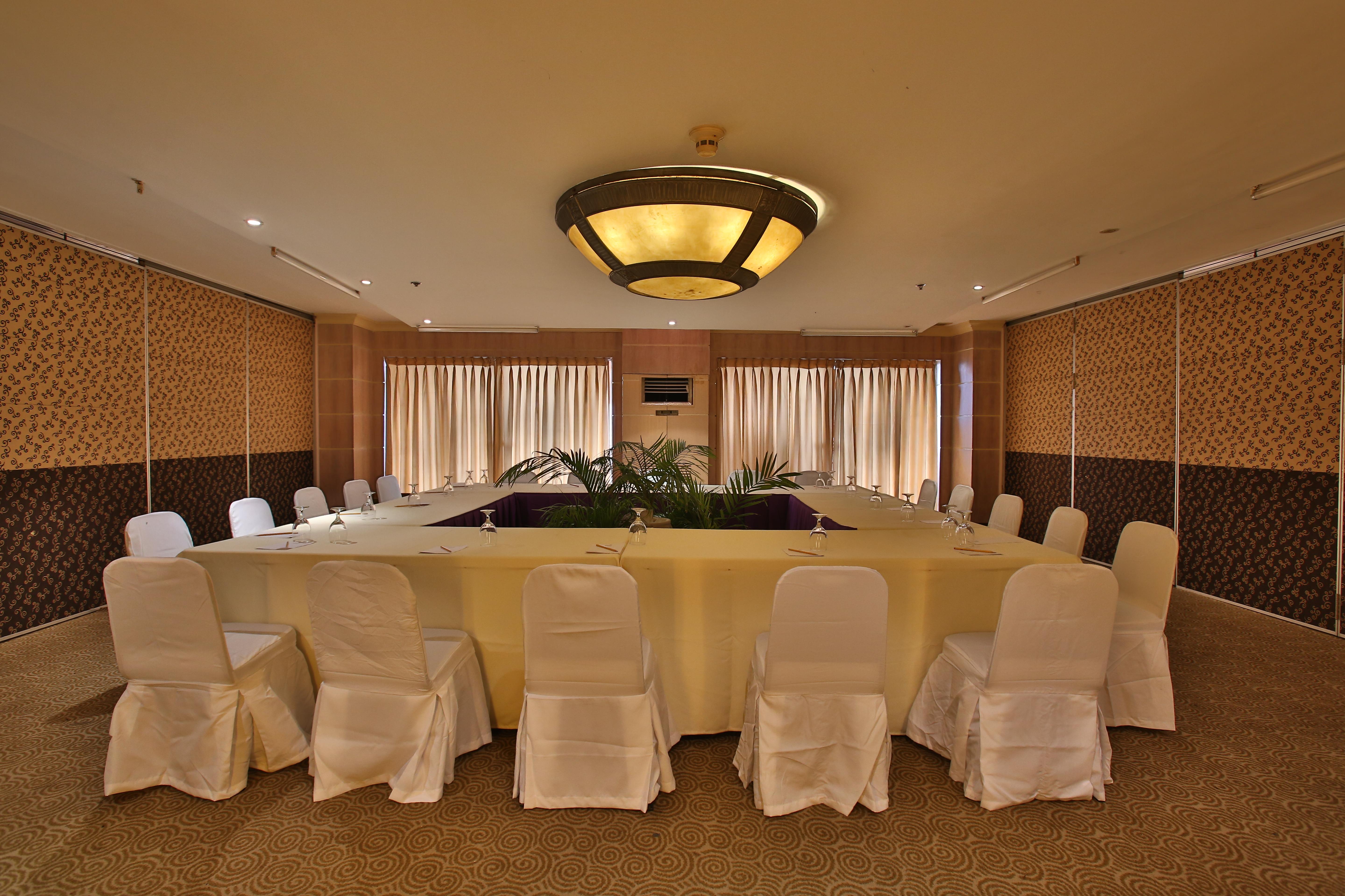 Crown Regency Mactan Hotel
