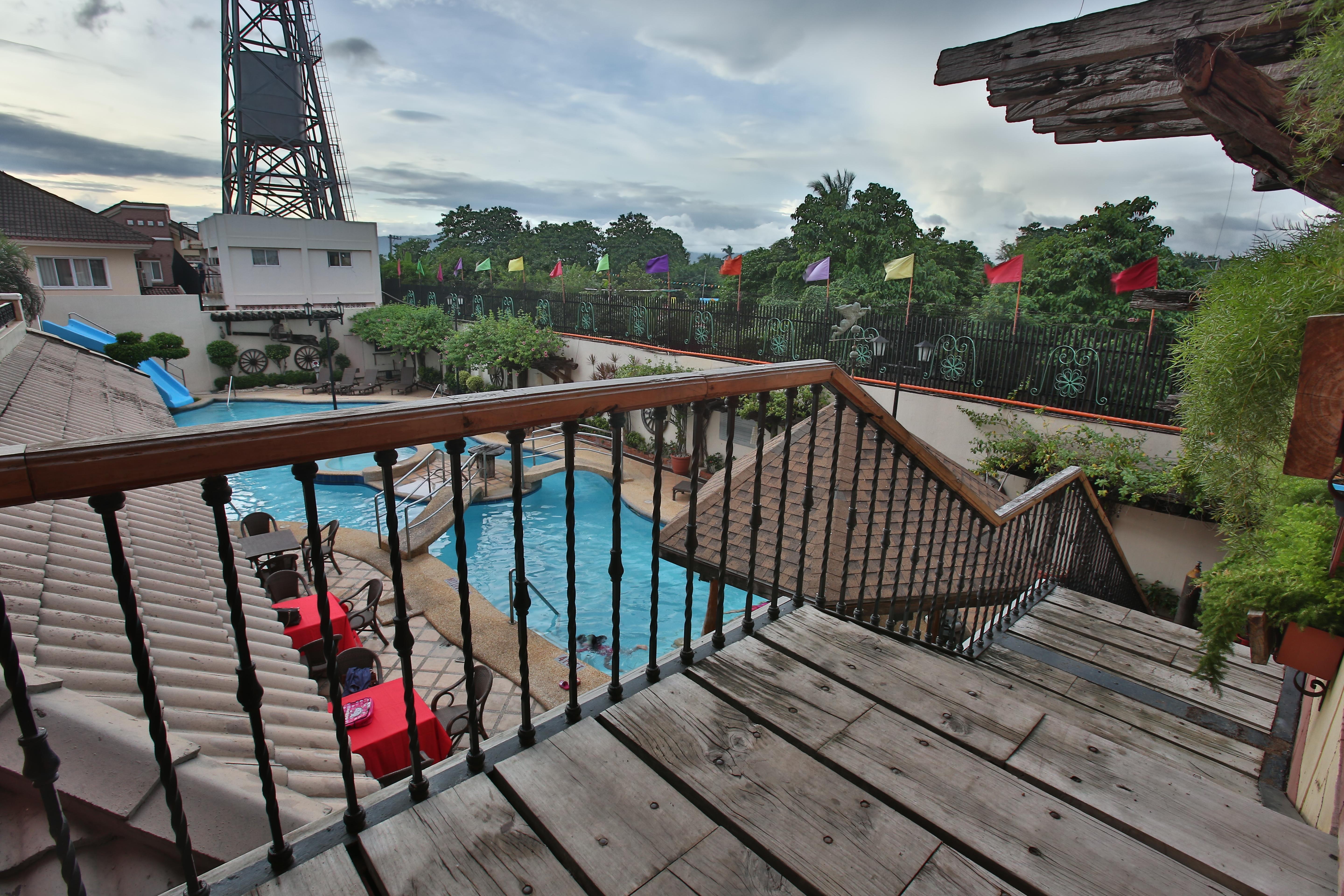 Crown Regency Mactan Hotel 4*