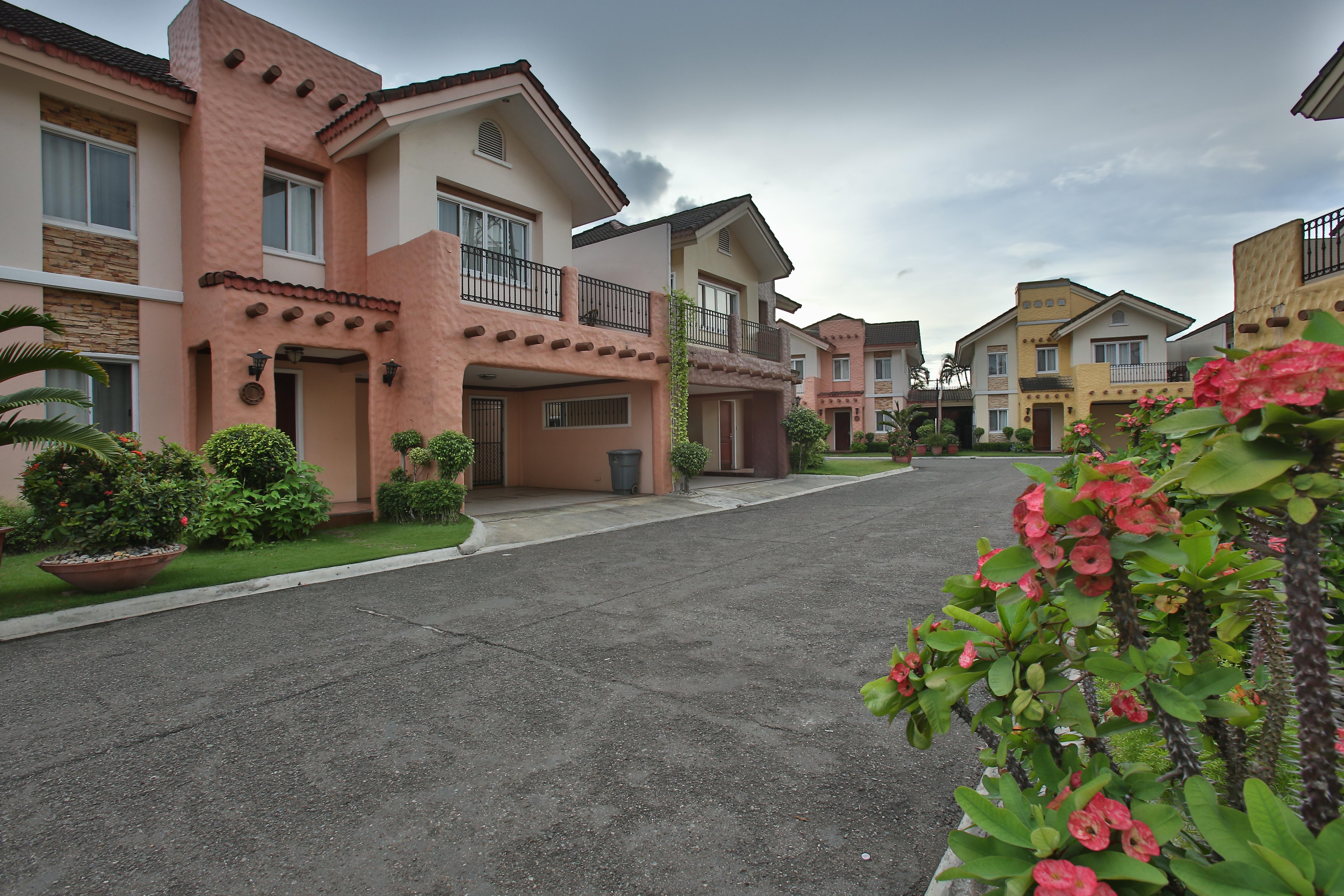 Hotel Crown Regency Mactan 4*