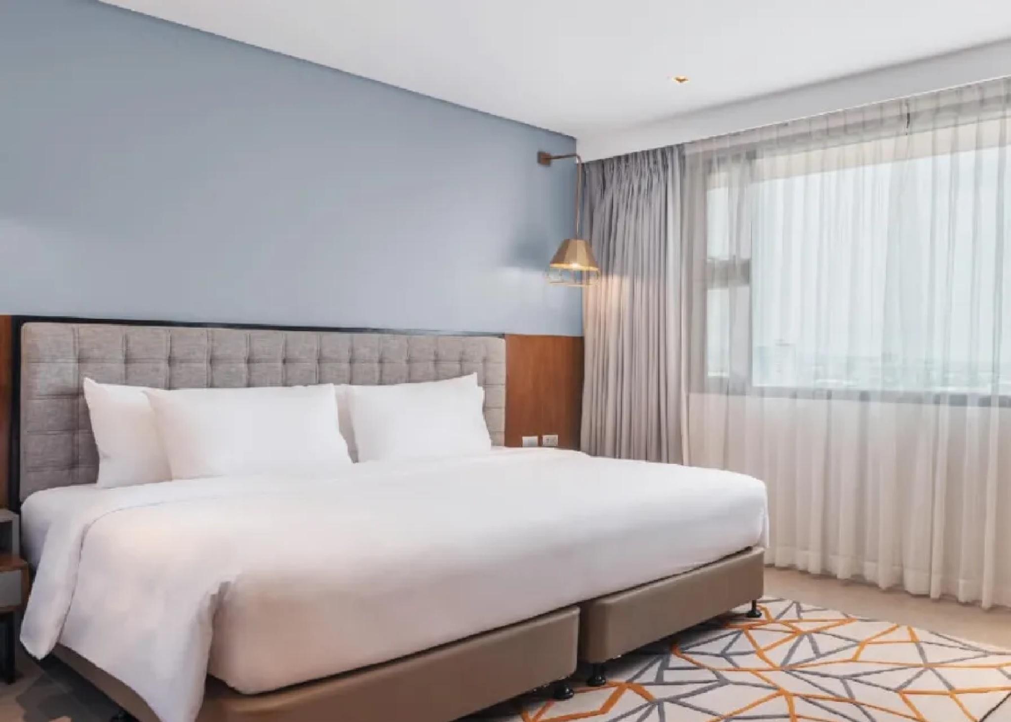 Summit Galleria Hotel 3*