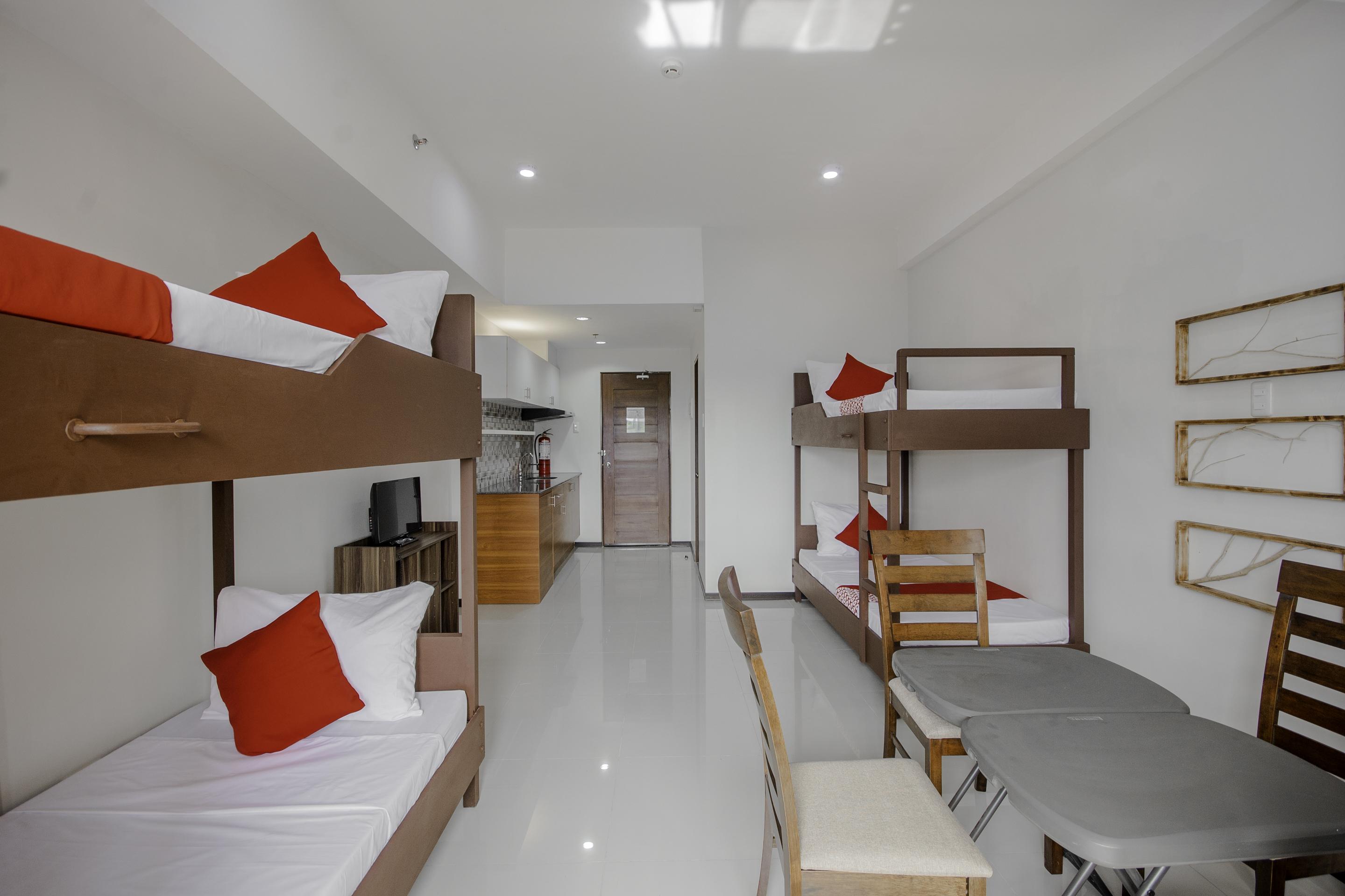 Cornerstone Manor Hotel 3*