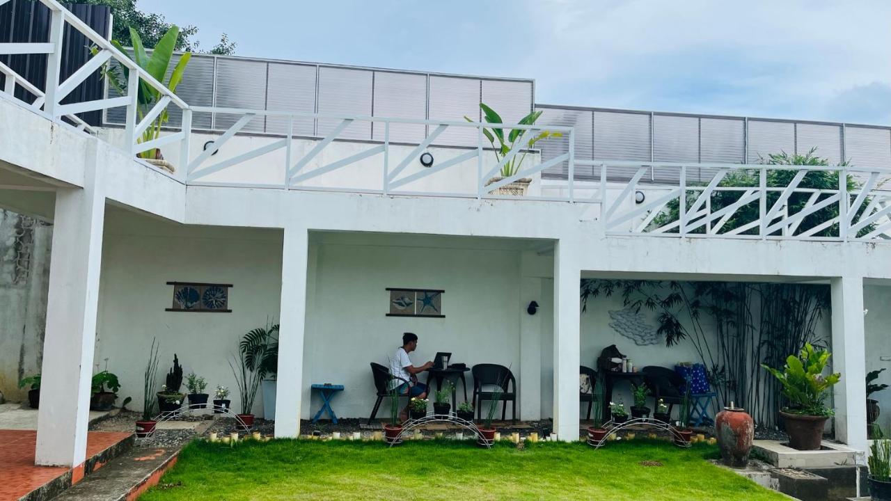Lola's Bed & Breakfast