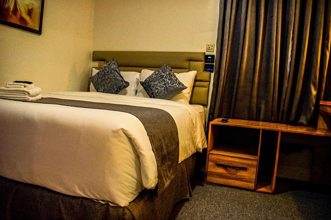 Hotel Sempre Premier - Mactan Airport 3*