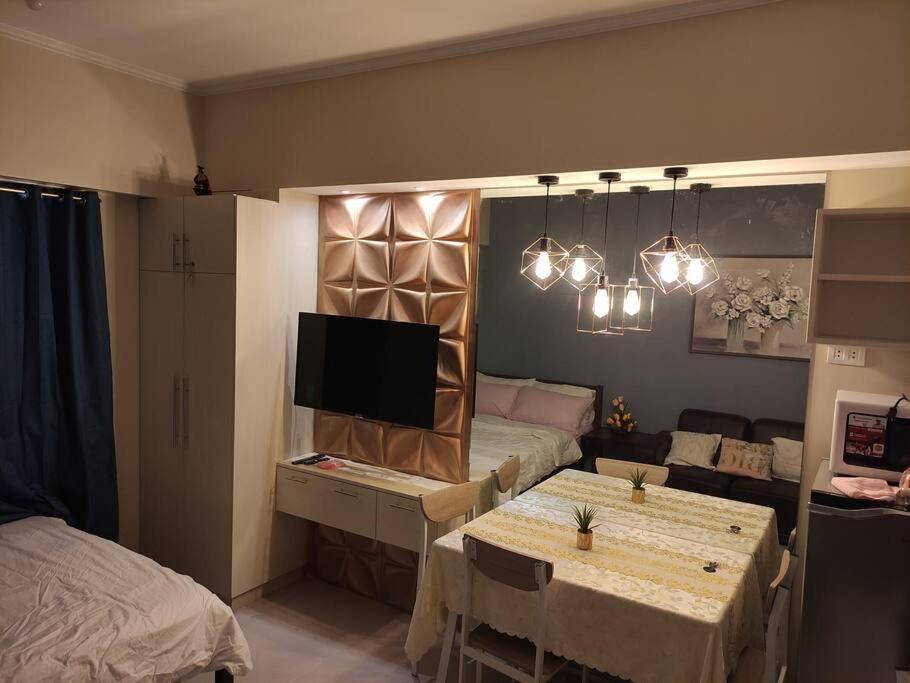 Apartment U Across Sm With Kitchen! Sunvida 2407 *