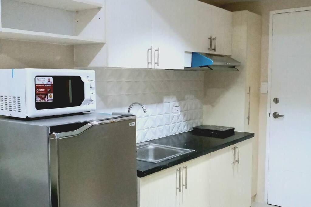 Apartment U Across Sm With Kitchen! Sunvida 2407