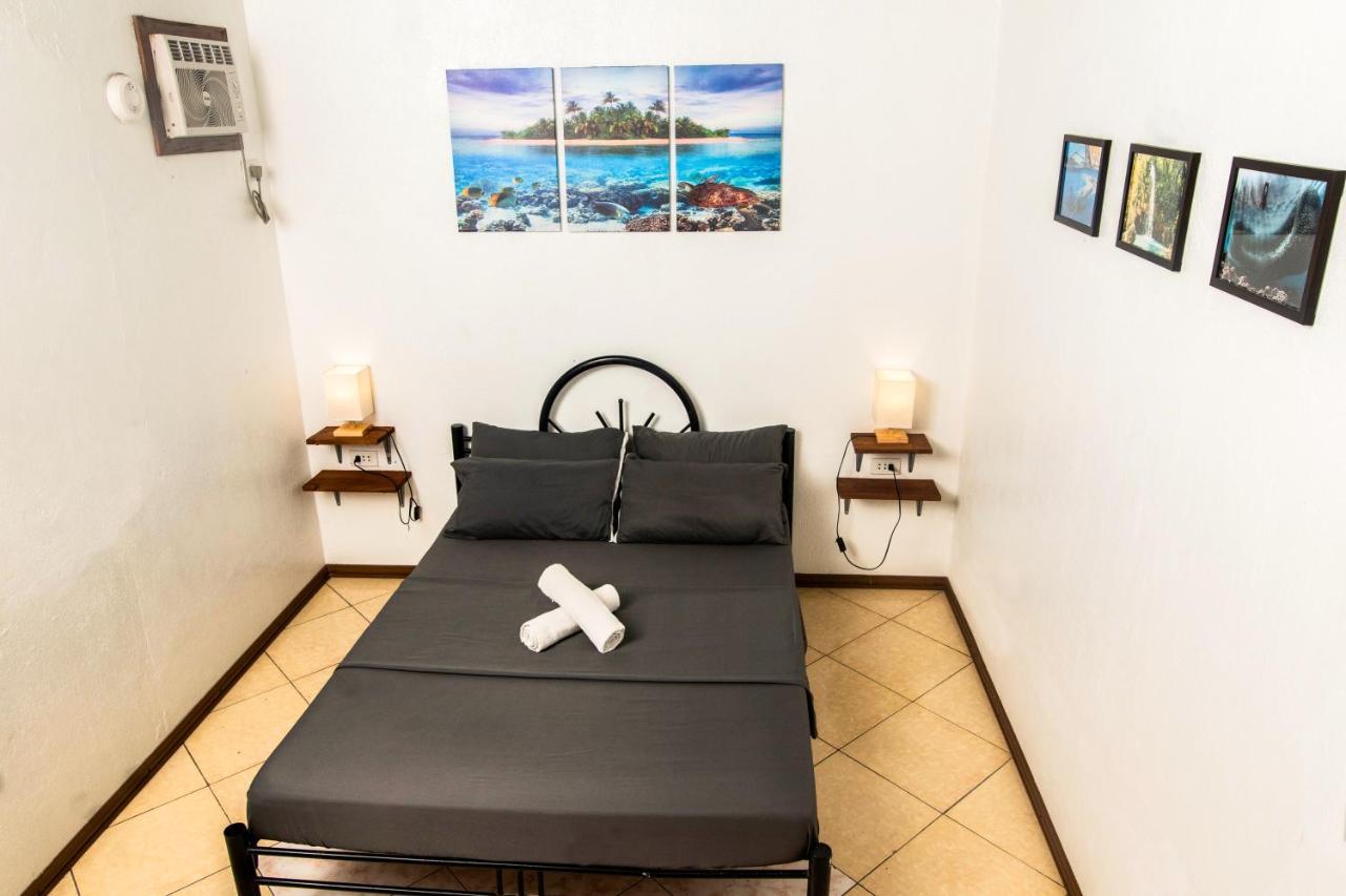 Ohlala Hostel *