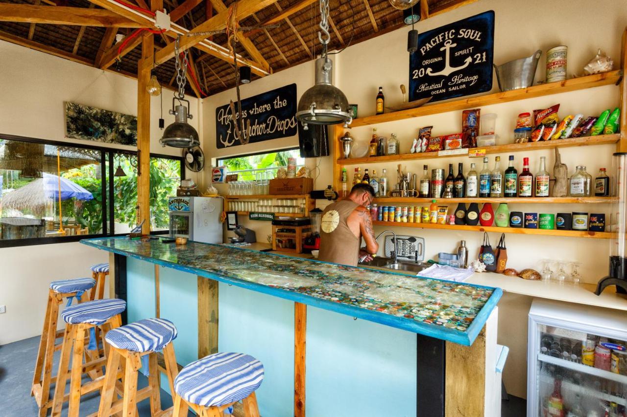 Camotes-hidden-huts