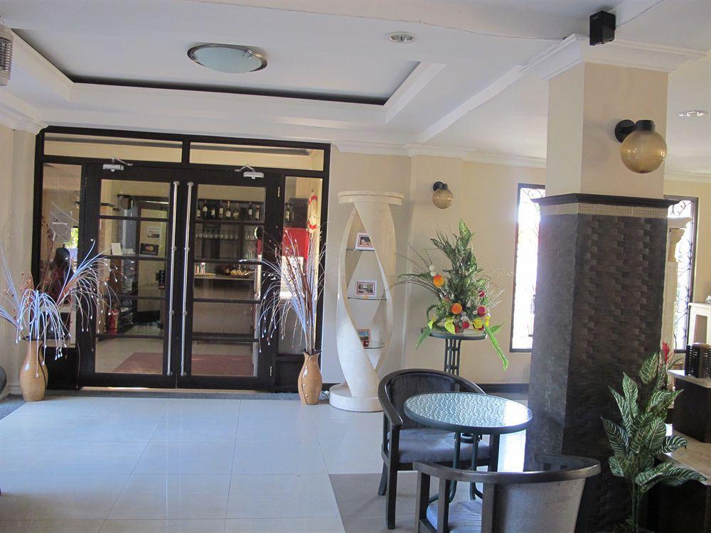 Hilltop Hotel 2*