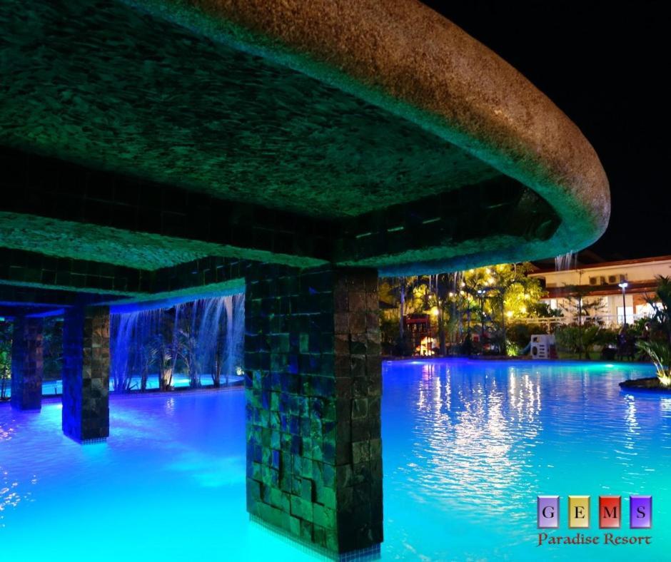 Gem's Paradise Hotel *