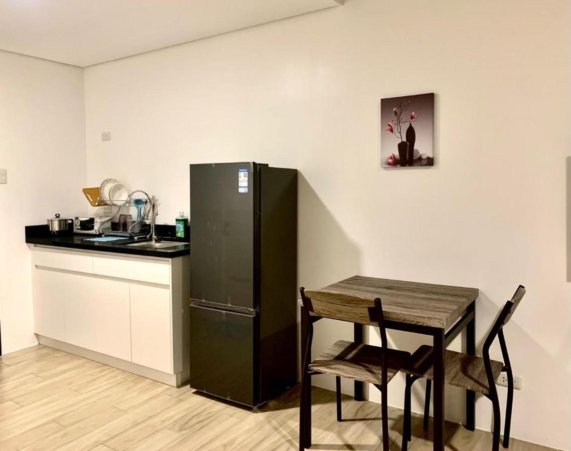 In Meridian With Netflix And Wifi, Near Ayala And It Park U03