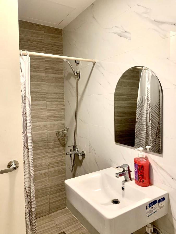 In Meridian With Netflix And Wifi, Near Ayala And It Park U03 * Cebu
