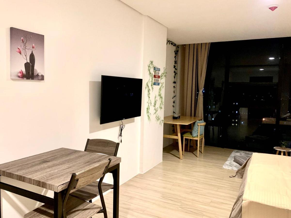 In Meridian With Netflix And Wifi, Near Ayala And It Park U03 Cebu