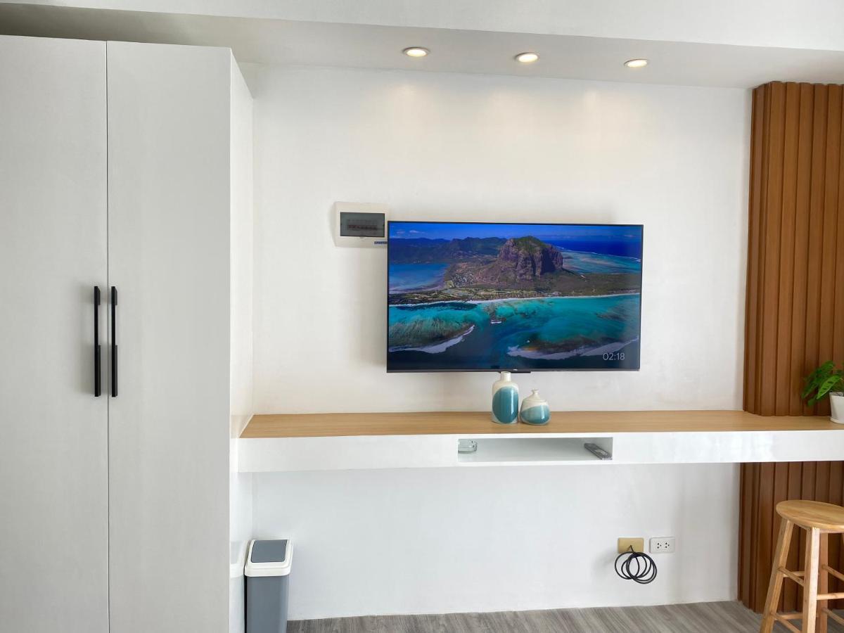 Amani Grand #332, Near Mactan Airport,fast Wifi, Netflix & Pool
