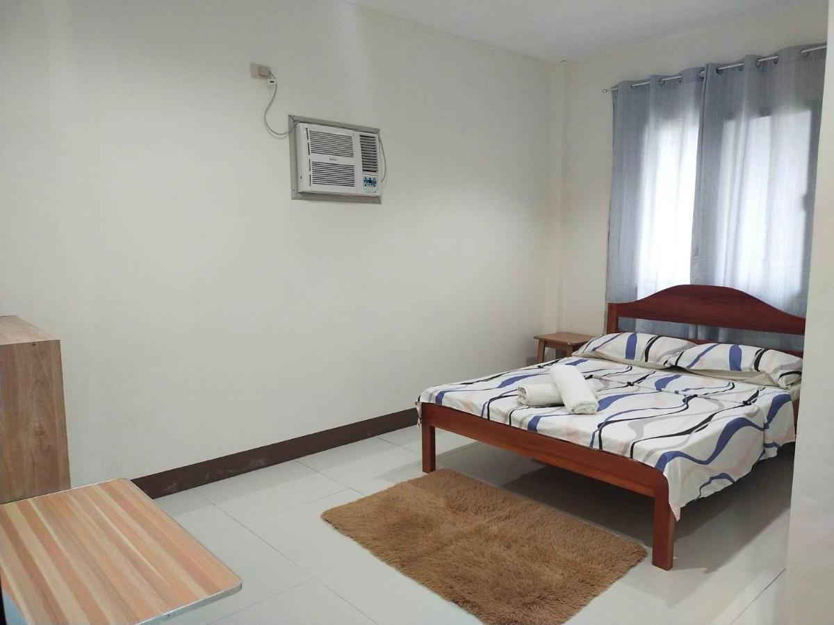 Junie House Albergue Moalboal