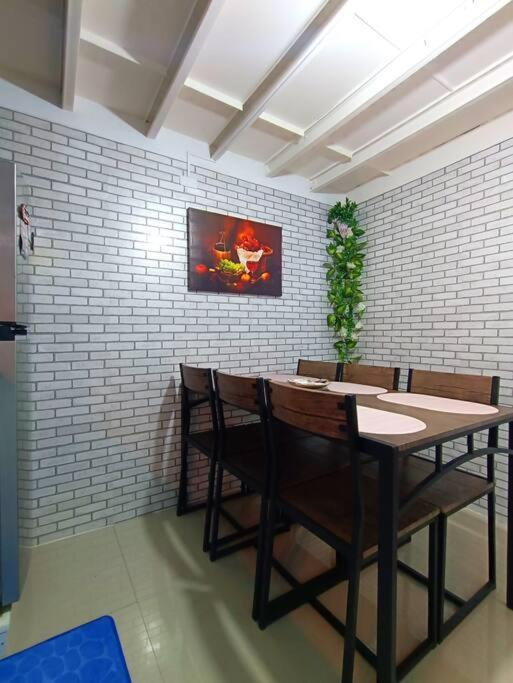 Special Big Loft Unit W/netflix & Fibreop Internet Apartment
