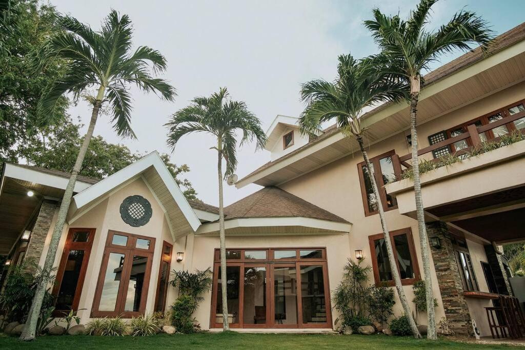 Exclusive Beachfront House W/ Pool & Saltwater Tub Bahay bakasyunan