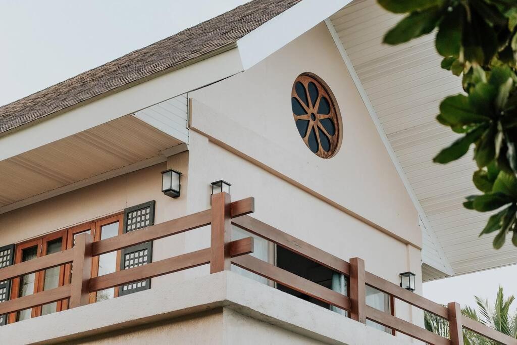 Exclusive Beachfront House W/ Pool & Saltwater Tub Bahay bakasyunan *