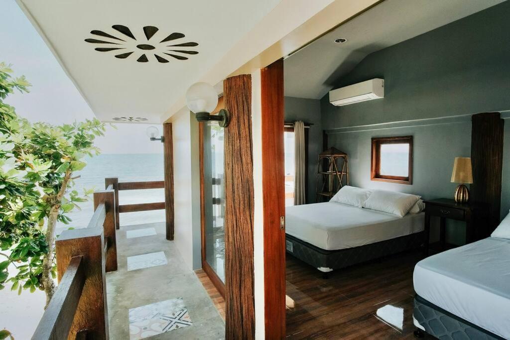 Exclusive Beachfront House W/ Pool & Saltwater Tub Catmon