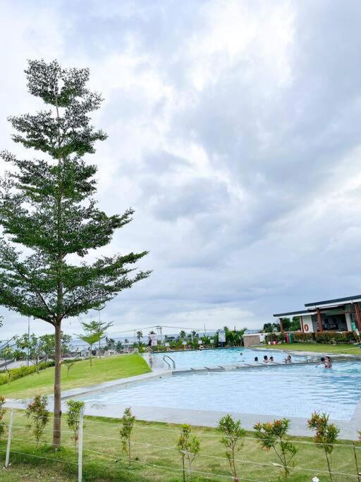 Townhouse With Game Area And Access To Swimming Pool San Fernando (Cebu)