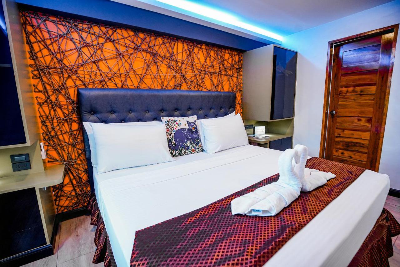 Clockworkorange Luxury Apartment