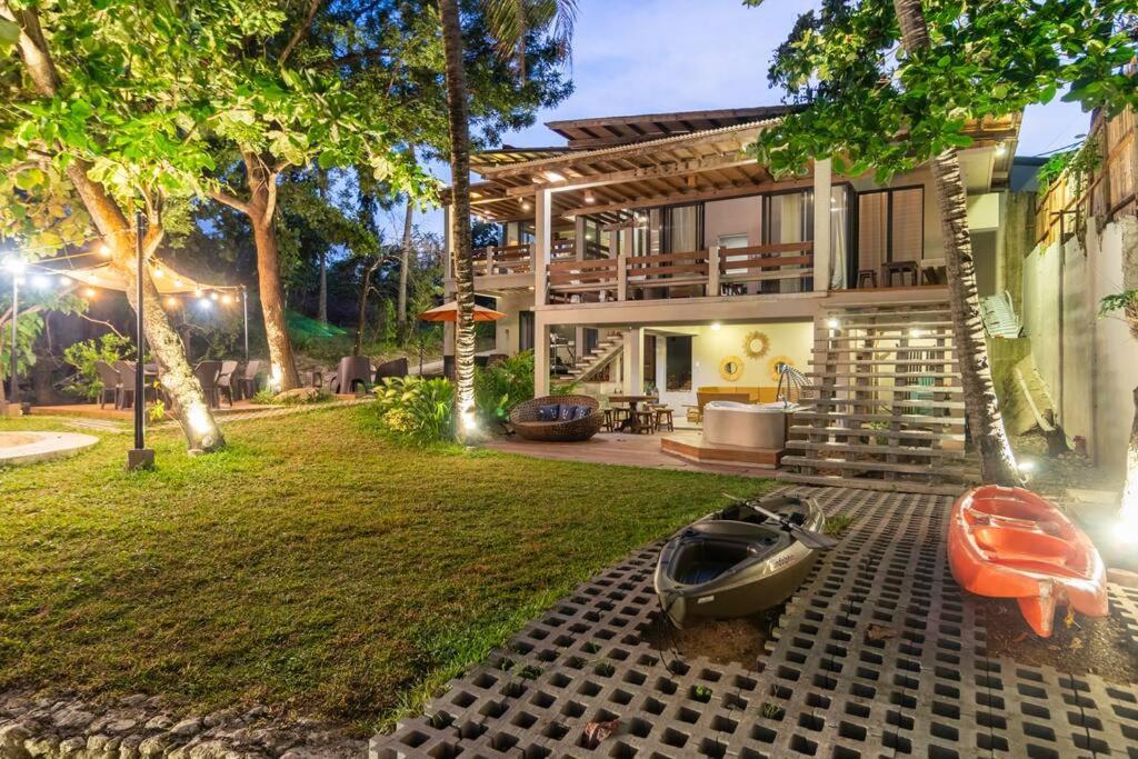 Exclusive Beachfront W/ Outdoor Tub & Kayaks Holiday home Danao (Cebu)