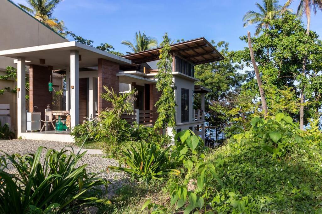 Holiday home Exclusive Beachfront W/ Outdoor Tub & Kayaks