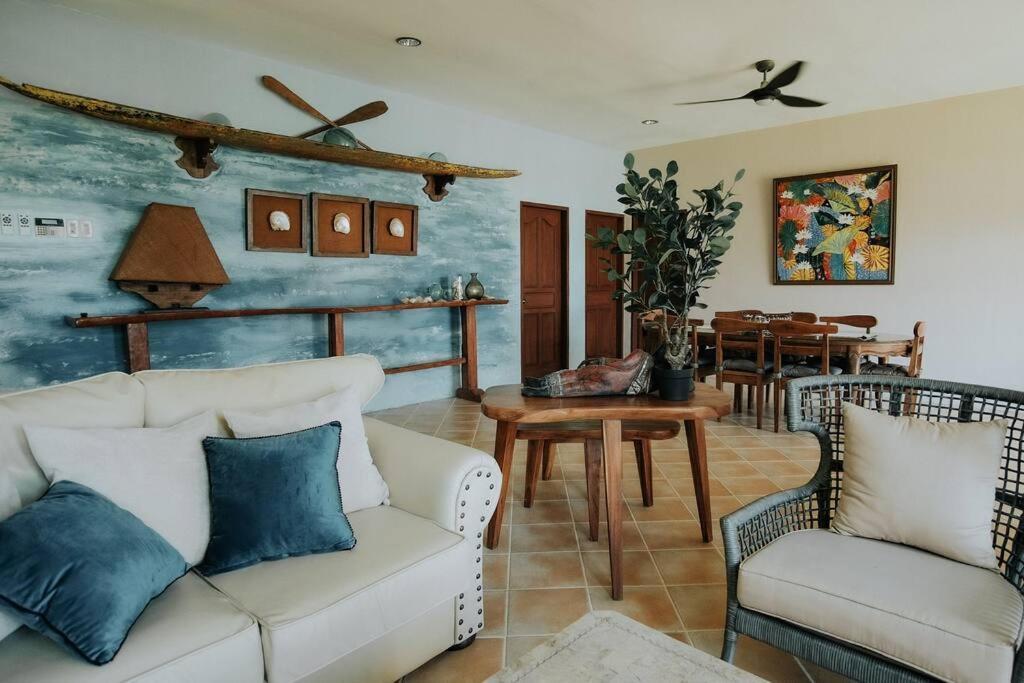 Exclusive Beachfront House W/ Pool & Saltwater Tub *