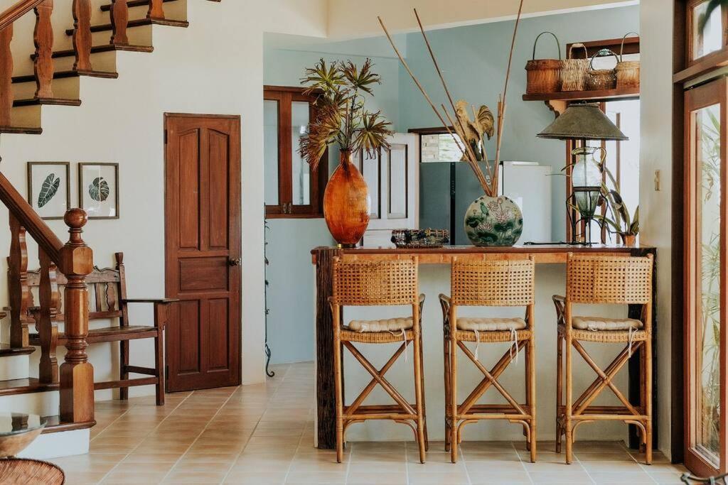 Exclusive Beachfront House W/ Pool & Saltwater Tub *
