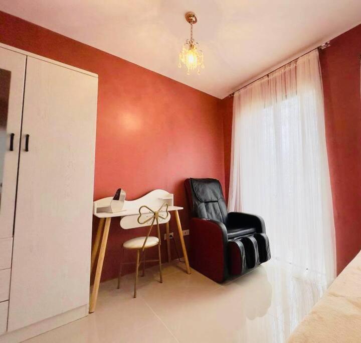 Townhouse With Game Area And Access To Swimming Pool * San Fernando (Cebu)