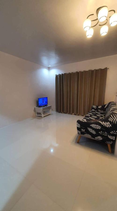 Bahay bakasyunan Elvie Medida House For Rent