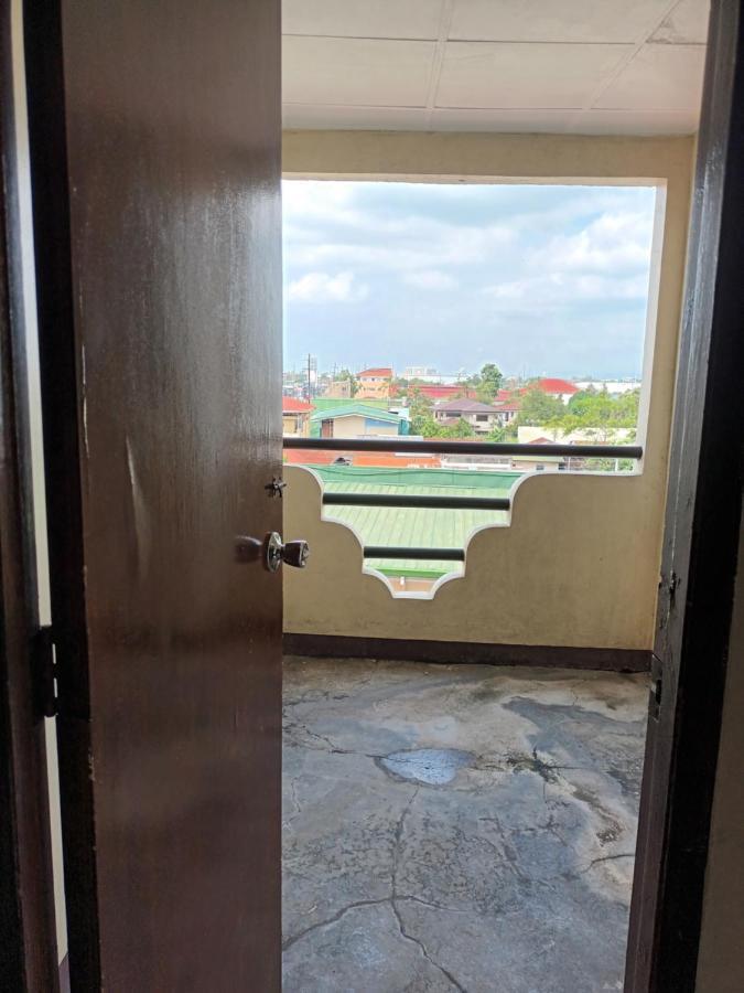 Mactan House Hotel 2*