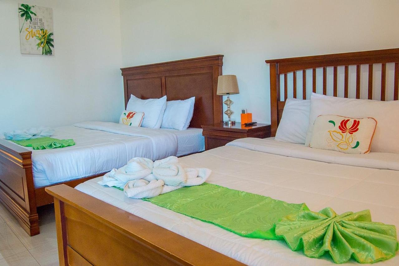 Tropics Hotel Moalboal