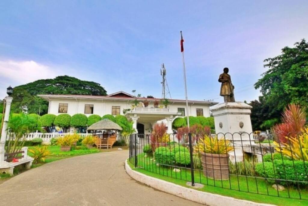 Retreat To A Stylish Flat W/ Balcony + Garden View * Liloan