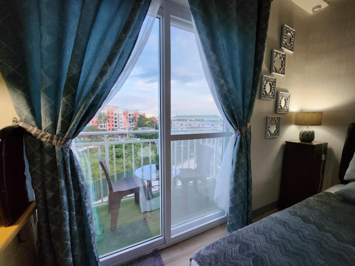 Apartment Azur Suites: Stylish Airport Retreat With Netflix And Luxe Pool