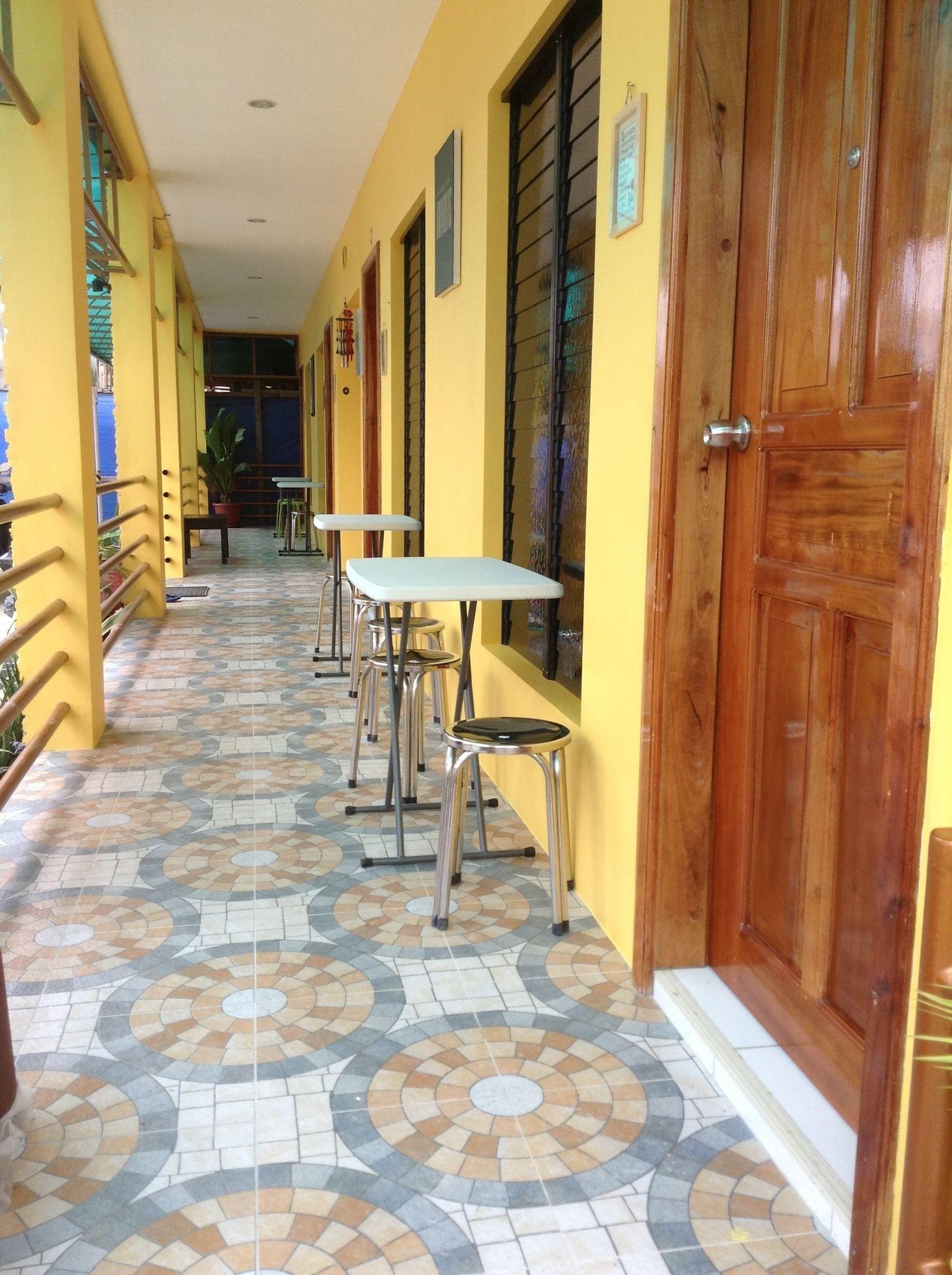 Tropics Hotel Moalboal