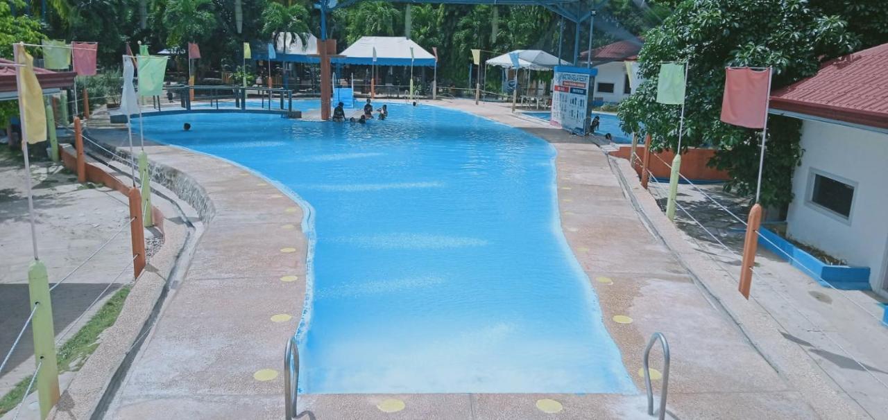 Bed & Breakfast Mactan Island Gallery Ac Double Bed Bath Toilet Pools Beaches Around The Corner