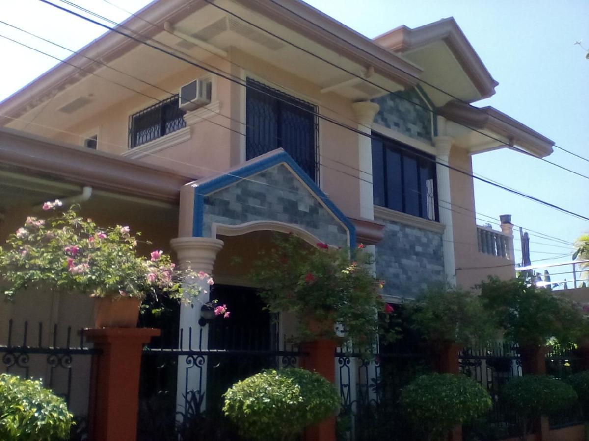 Bed & Breakfast Mactan Island Gallery Ac Double Bed Bath Toilet Pools Beaches Around The Corner