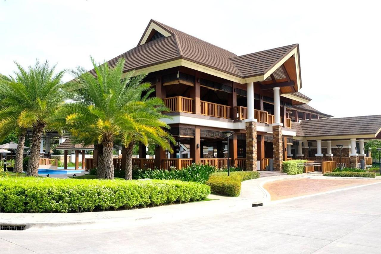 Resort-inspired In City, Philippines Apartment
