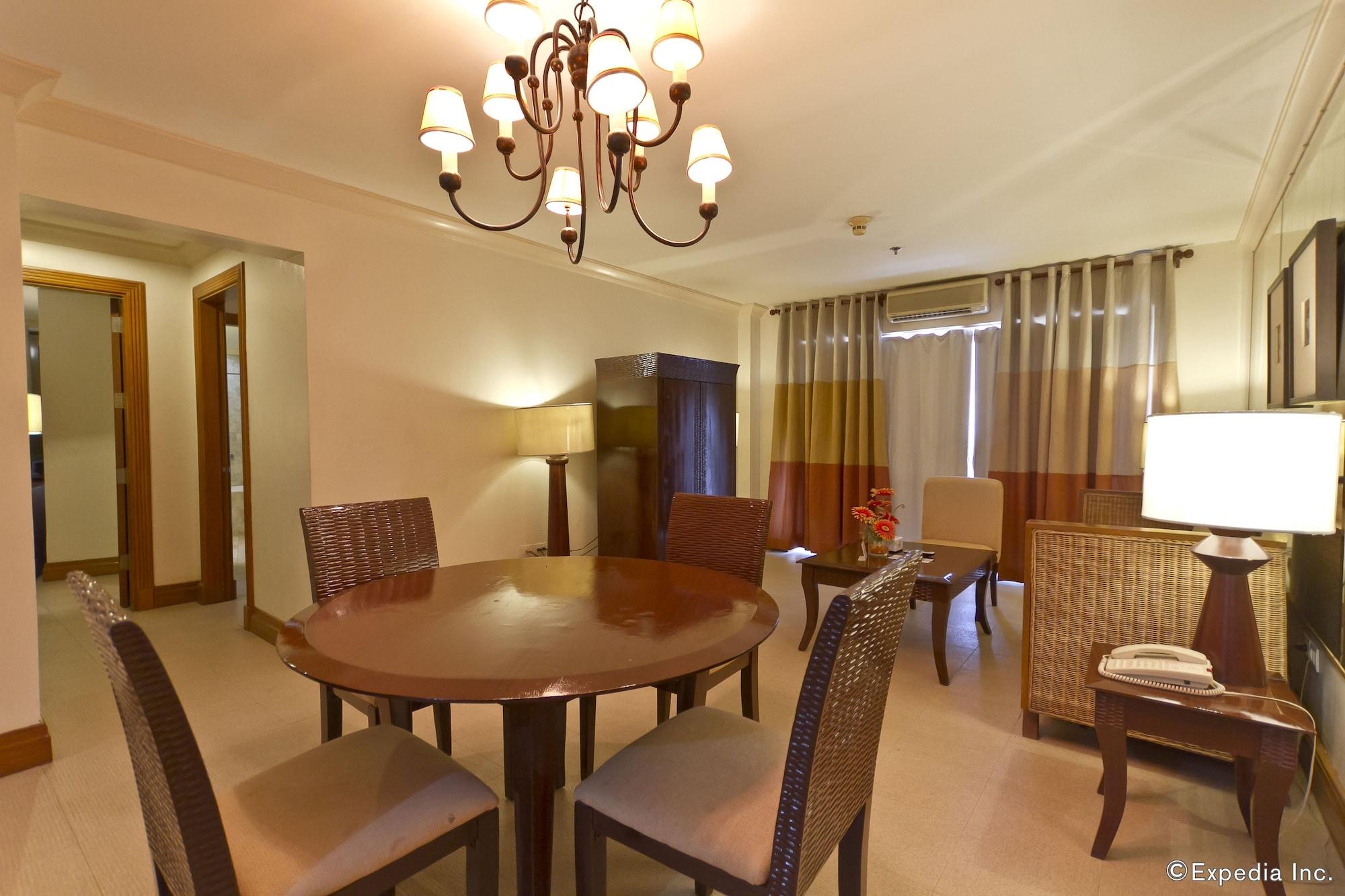 Hotel Crown Regency Mactan 4*