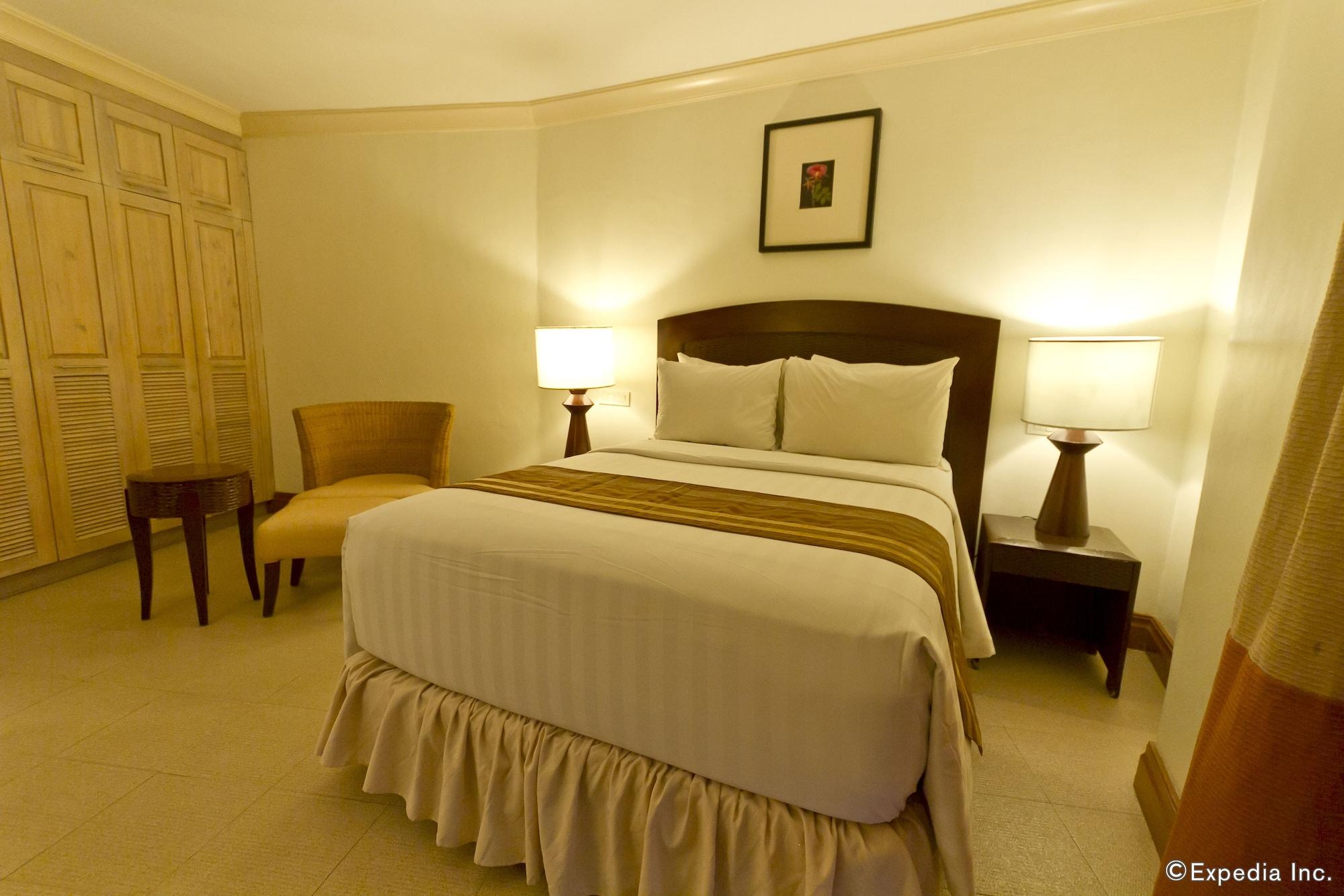 Crown Regency Mactan Hotel